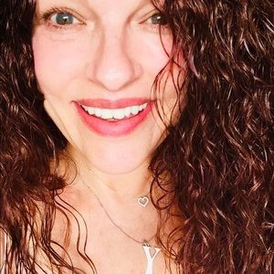 Meet your Posher, Yvette